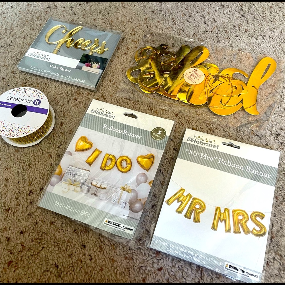 GOLD ENGAGEMENT DECORATIONS/SHOT GLASSES